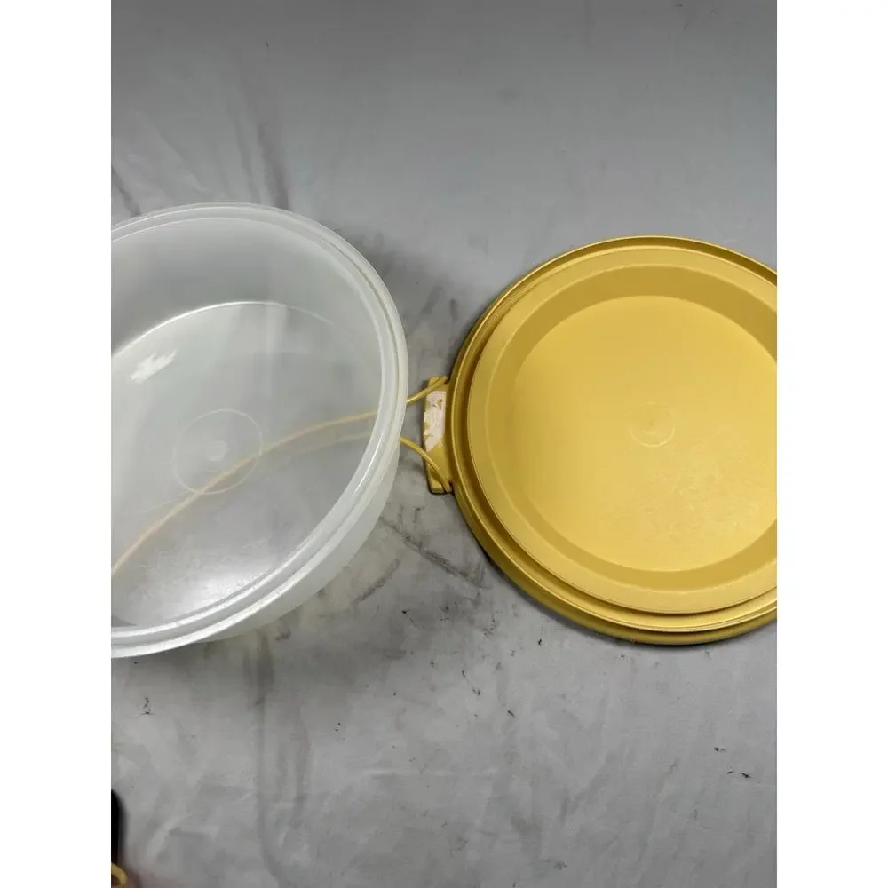 Vintage Tupperware Pie Carrier Harvest Gold Round Pie Keeper w Handle